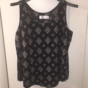 Black + white geometric pattern sleeveless blouse